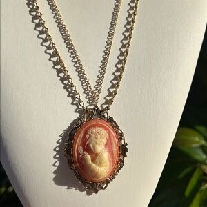 1928 Gold-Tone Coral Cameo Pendant Necklace - Classic Women Jewelry